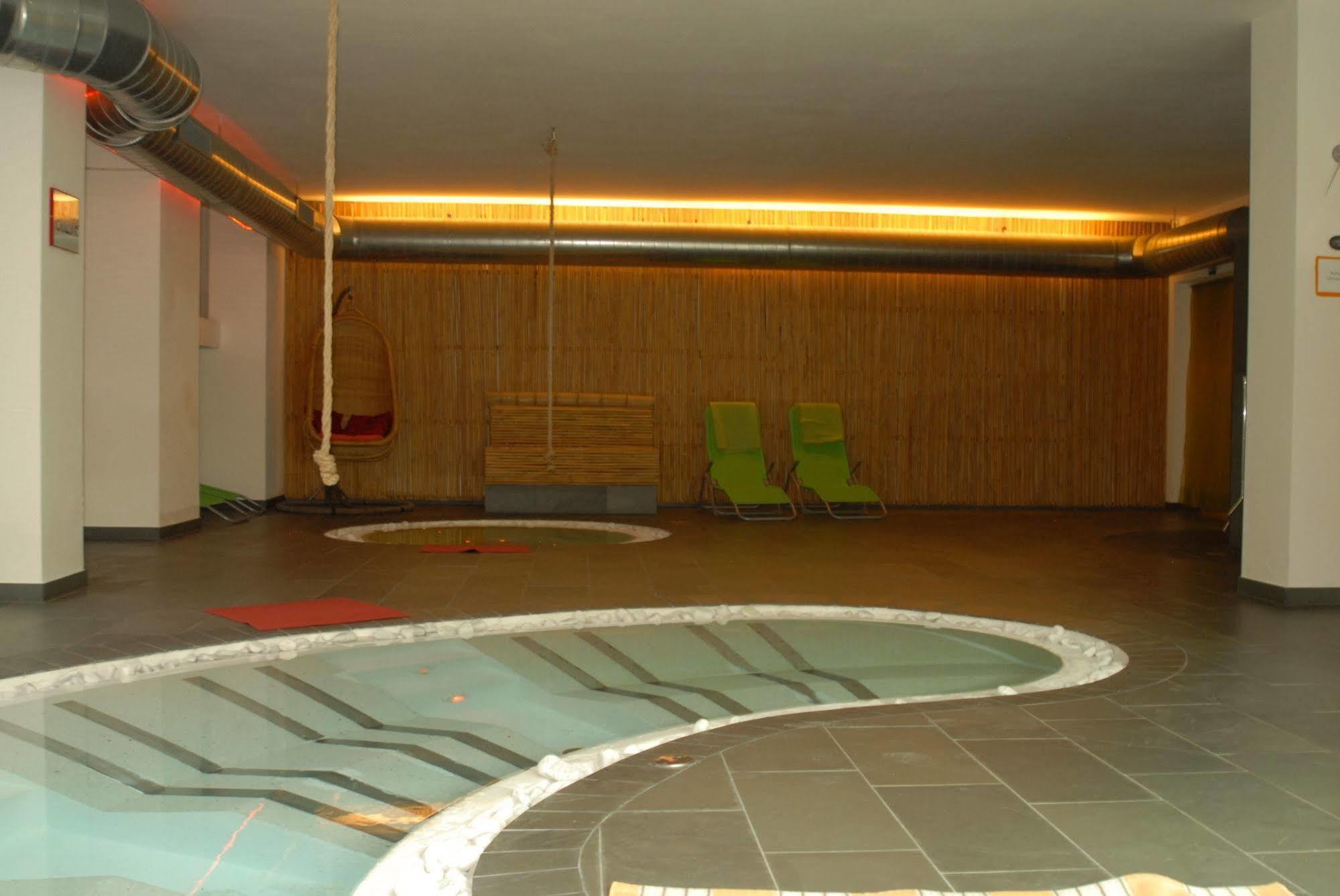 Hotel Bamboo Coldrano Exterior photo